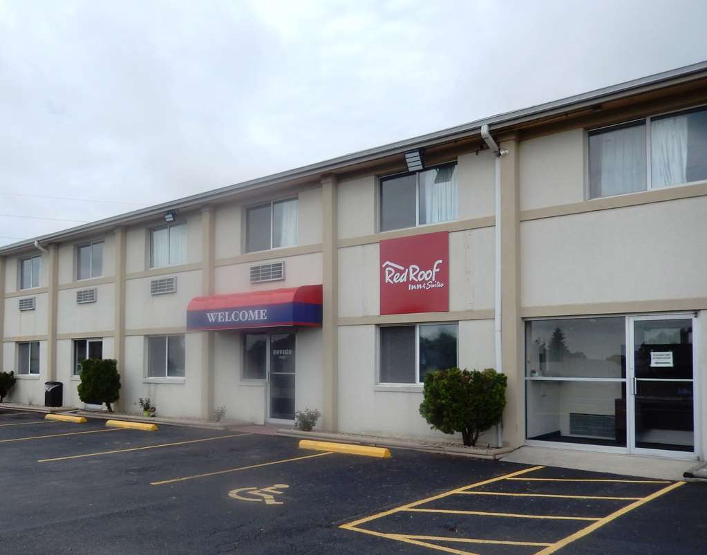 Red Roof Inn & Suites Wapakoneta Exterior photo